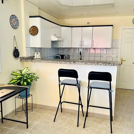Cozy Beachfront Flat With Pool & Panoramic Sea View Terrace Apartment Пуерто де Сантяго Екстериор снимка