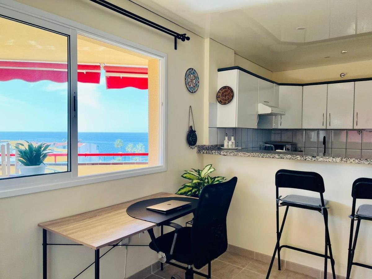 Cozy Beachfront Flat With Pool & Panoramic Sea View Terrace Apartment Пуерто де Сантяго Екстериор снимка